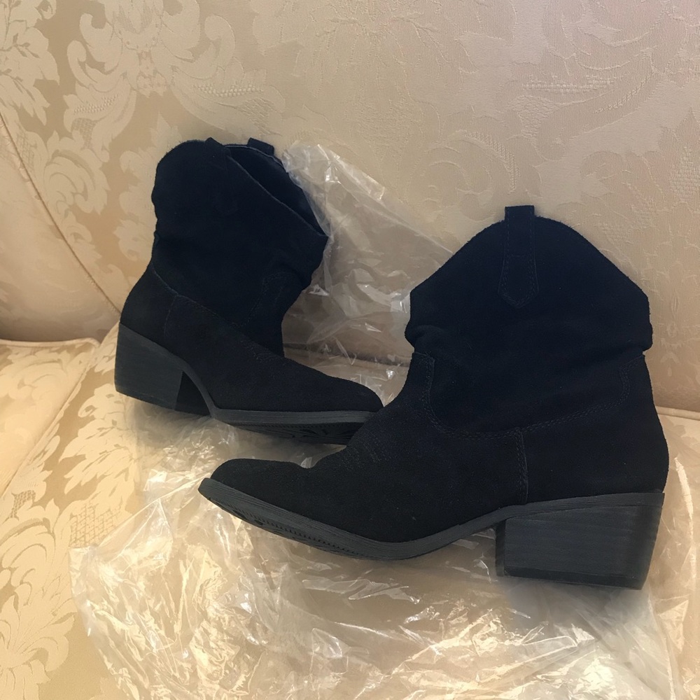 Boots - Picture 2 of 3